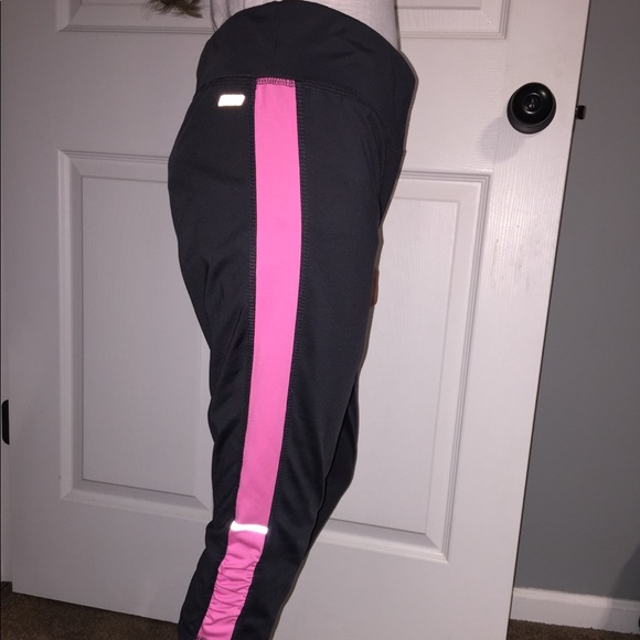 Work out/ yoga capris - Picture 2 of 3